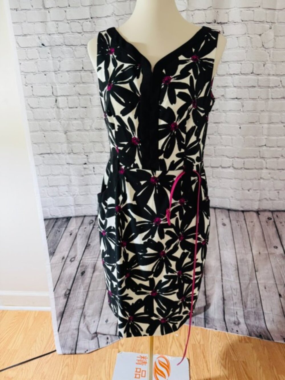 London Times Floral Sheath Dress Black Pink V-Neck Belted Pockets Sz 8 EUC - Picture 1 of 8